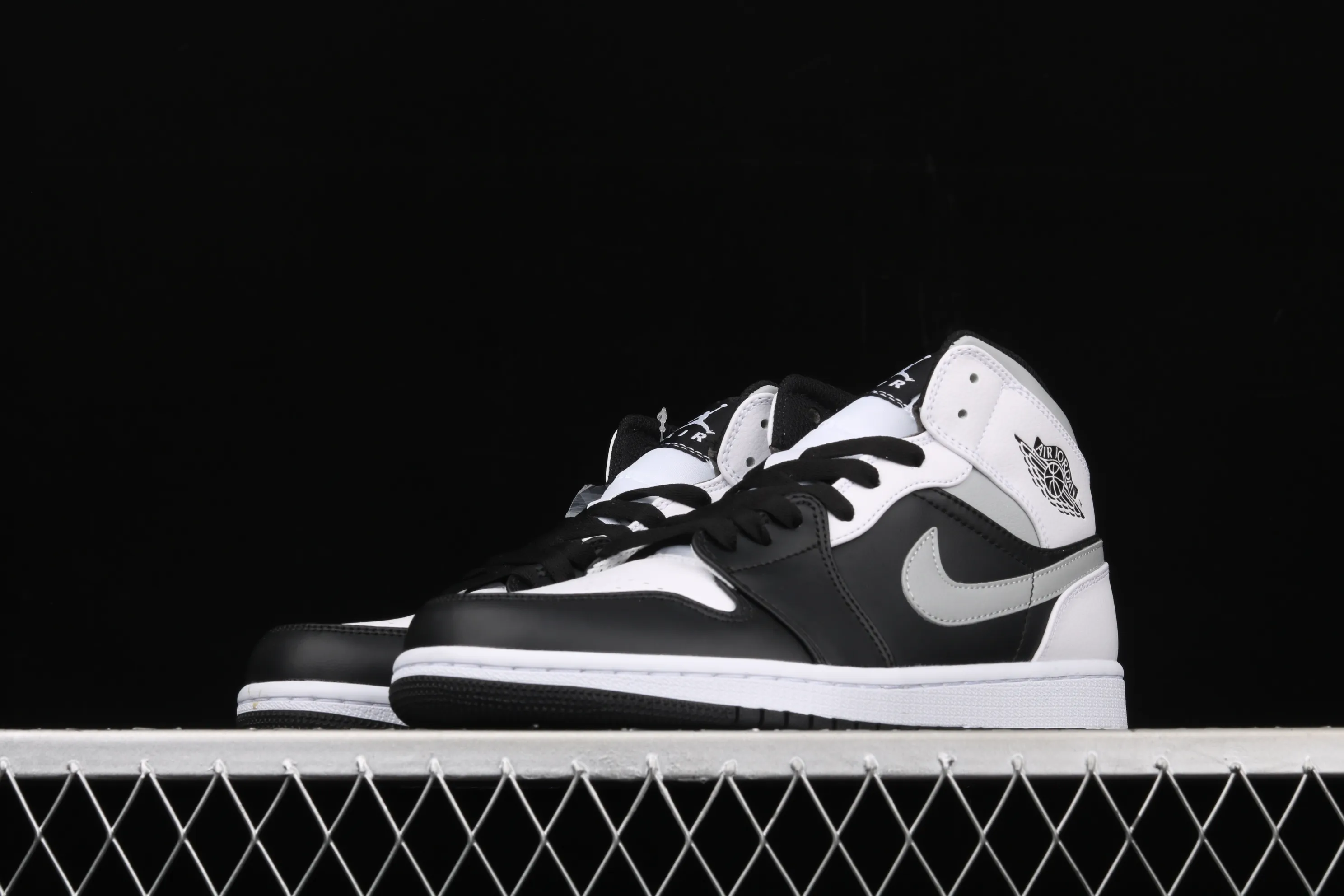 All categories Air Jordan Jordan series basketball shoes Air Jordan 1 Mid Air Jordan 1 Mid AJ1 Joe 1 gray shadow mid-top versatile casual sports shoes 554724-073